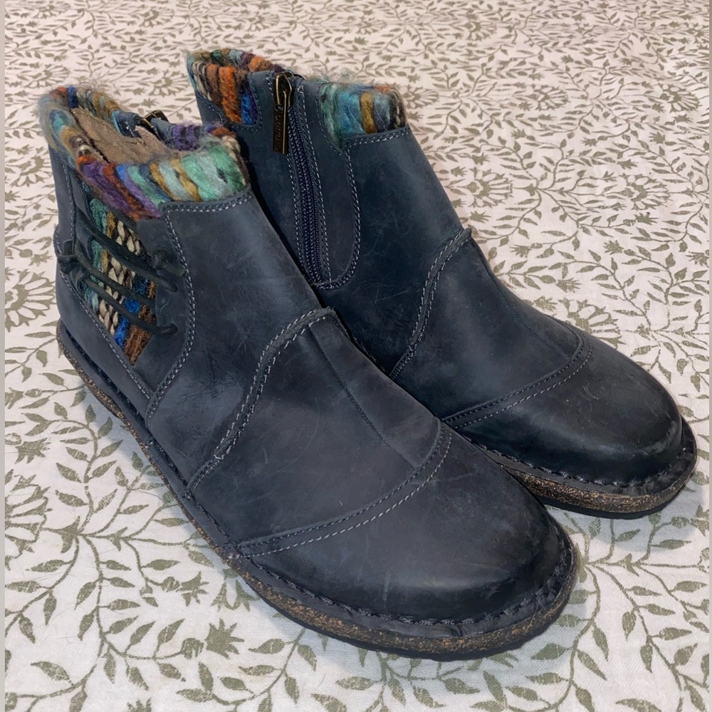 Aetrex Dark Gray Ankle Boots with Colorful Knit Trim